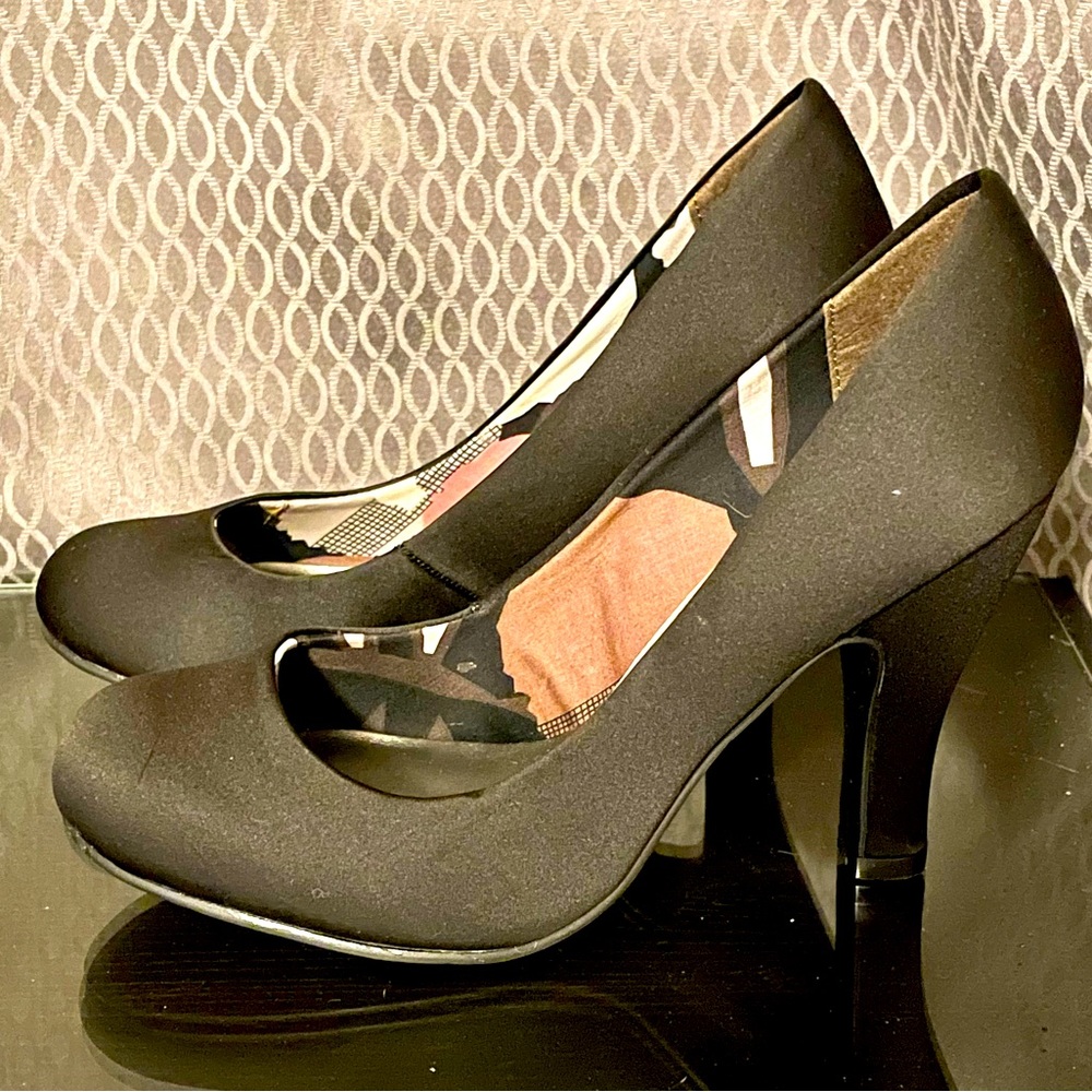 Black Satin Heels sz 6 Worn once!